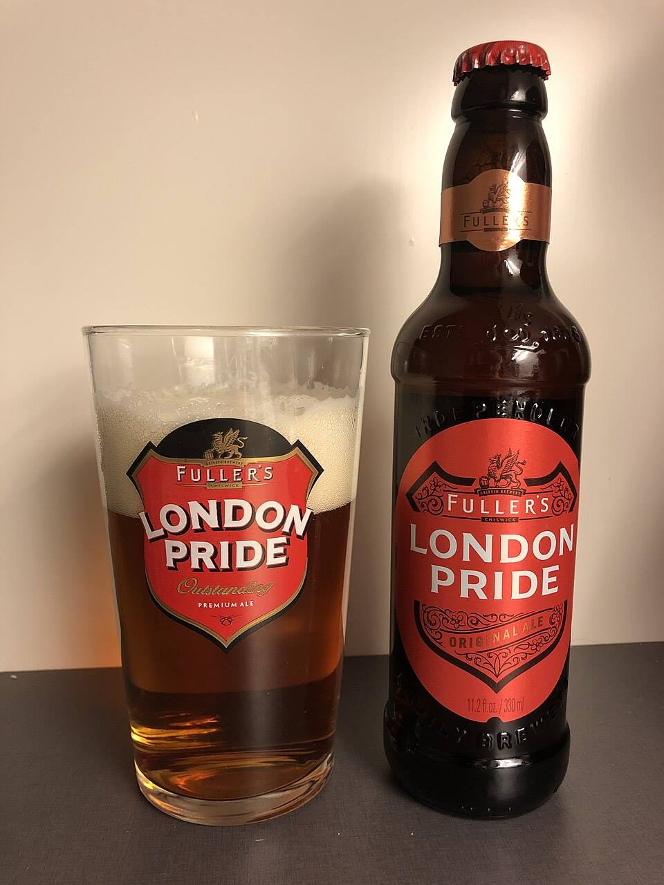 A bottle and glass of Fuller's London Pride ale